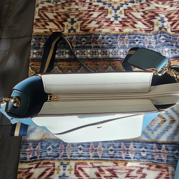 WRANGLER Like New Colorblock Cross Body 2-in-1Leather Purse/Bag Blue/white (348) - Picture 15 of 16